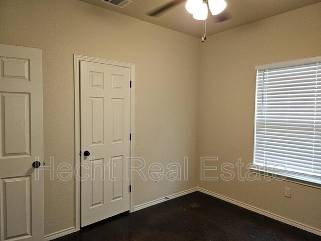 Building Photo - 222 Stacy Ln