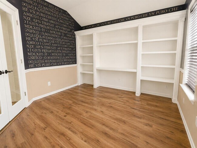 Building Photo - 3844 Laurel Ridge Dr