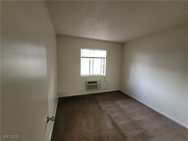 Building Photo - 4955 Jeffreys St