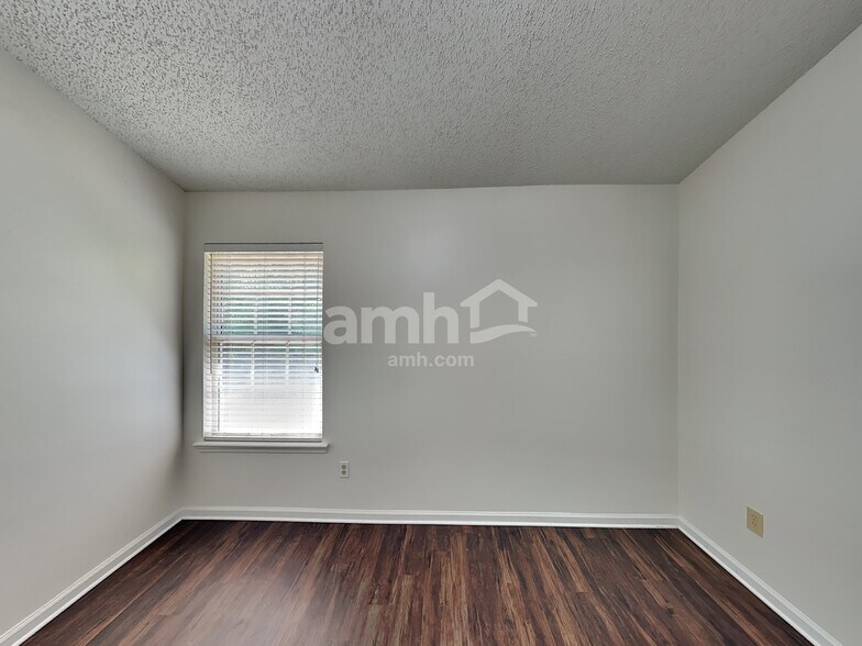 Building Photo - 7804 Spring Branch Dr S