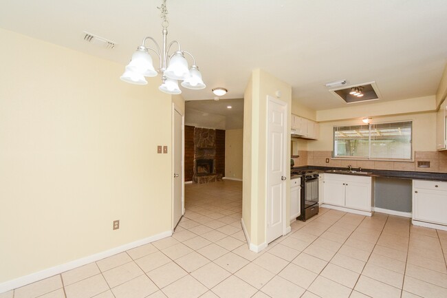 Building Photo - 8607 Crystal Cove Cir
