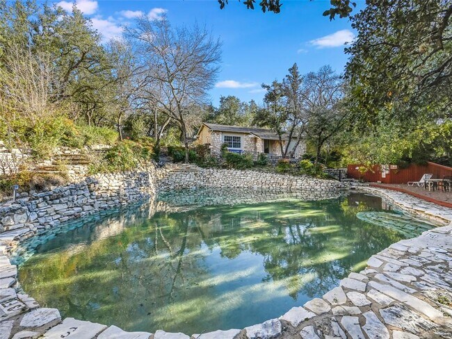 Building Photo - 519 Rock Bluff Dr