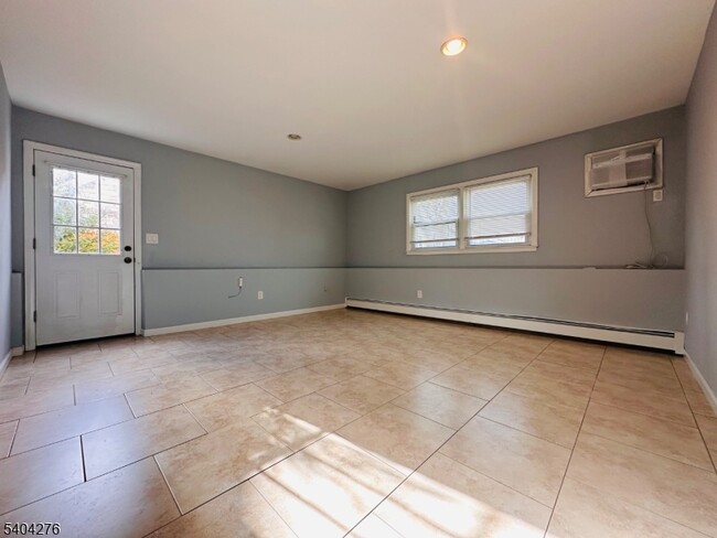 Building Photo - 14 Orchard St