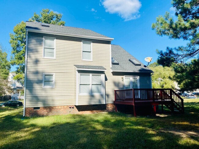 Building Photo - Beautiful and Spacious 3bdrm/2.5bth Home C...