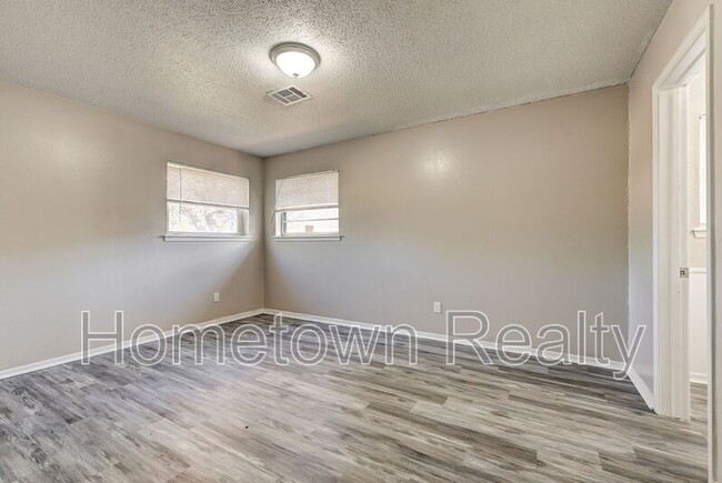 Building Photo - 333 NW 90th St