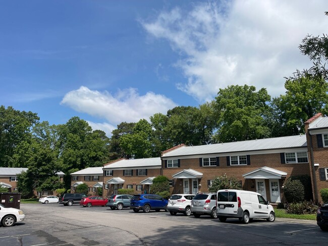 Building Photo - Crazy for Carrboro! Wonderful location for...