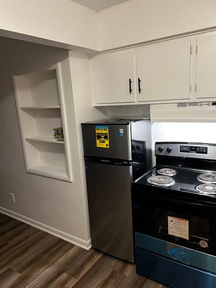 Building Photo - 1879 E G Ave