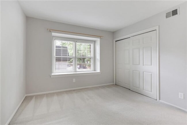 Building Photo - 60 Chaumont Square NW