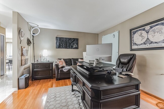 Building Photo - Fully Furnished 4 Bedroom 2.5 bathroom home in Bloomingdale