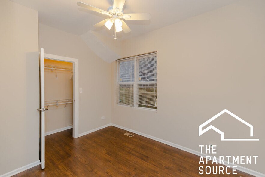 Building Photo - 2447 N Clybourn Ave