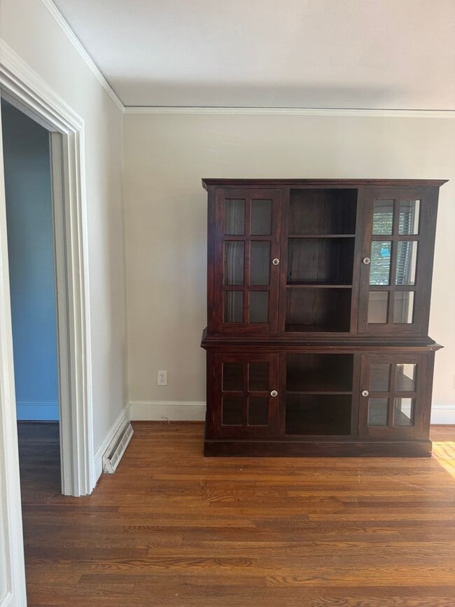 Building Photo - Fantastic Location & Price......More pictu...