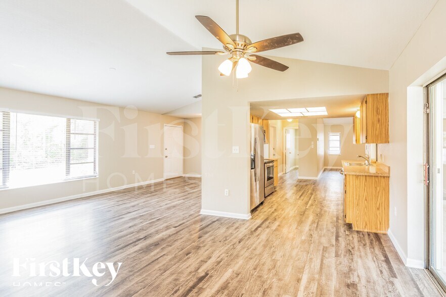 Building Photo - 1371 Maracaibo St