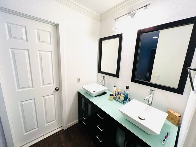Building Photo - Simi Valley - 4 Bedroom 2.5 Bathroom - 10 ...