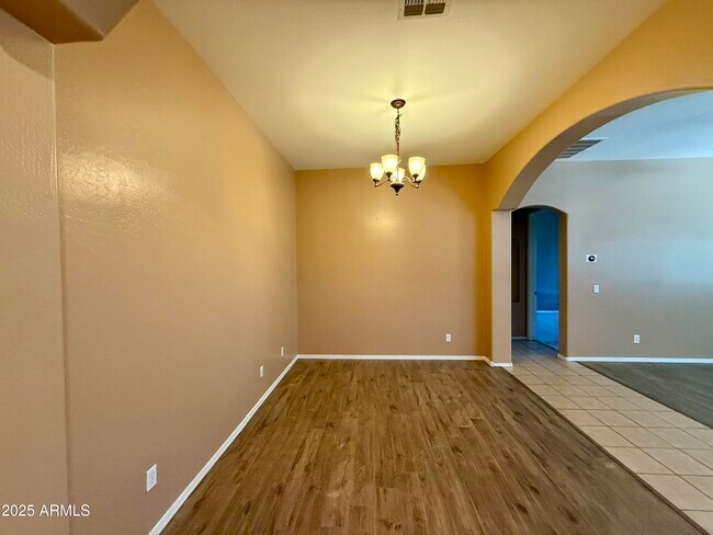 Building Photo - 4601 W Moss Springs Rd