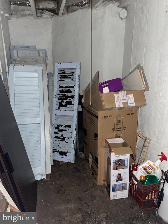 Building Photo - 2310 Sulgrave Ave