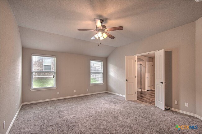 Building Photo - 802 Kendra Dr