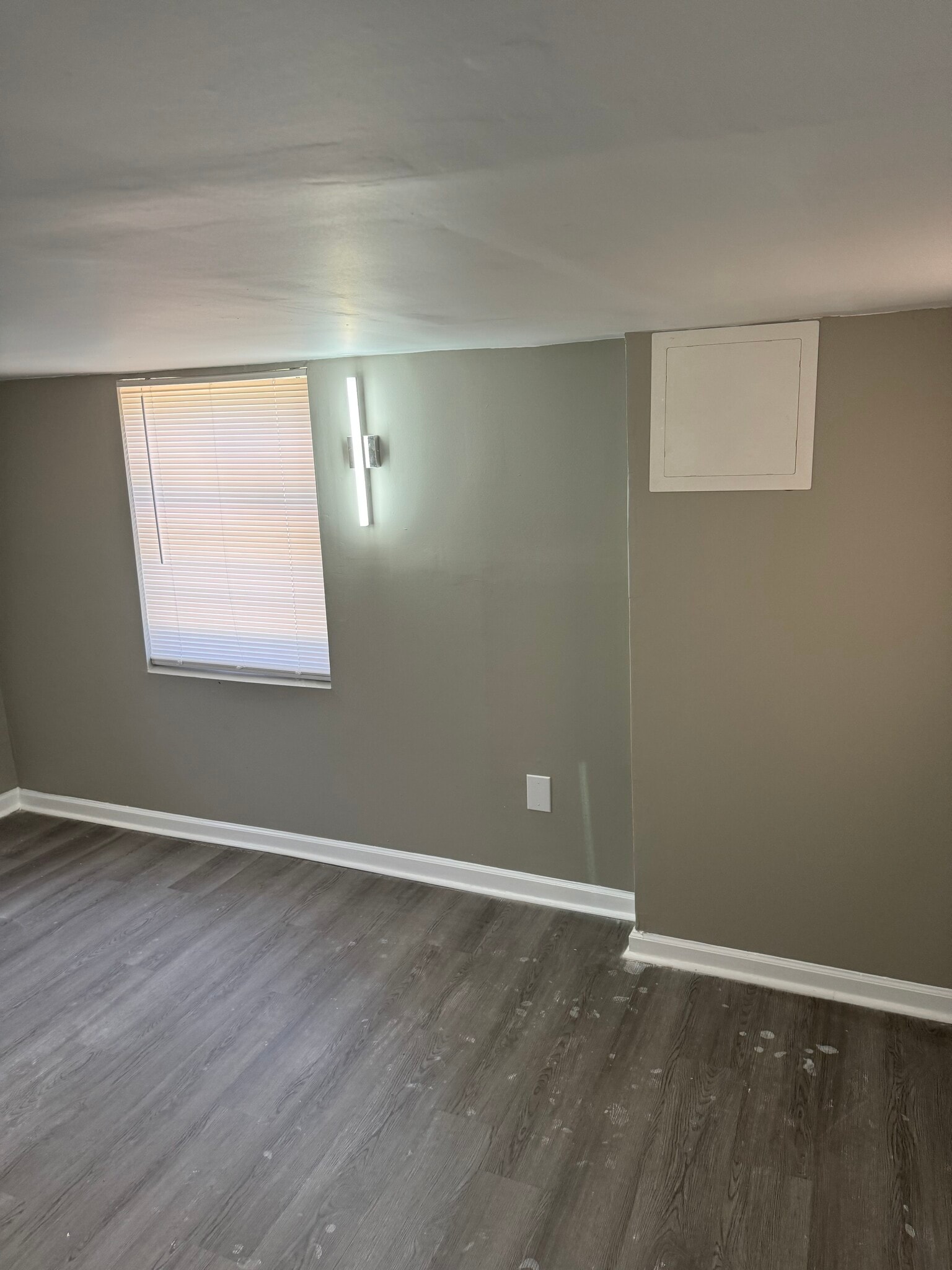 Building Photo - 1130-12 10th Ave