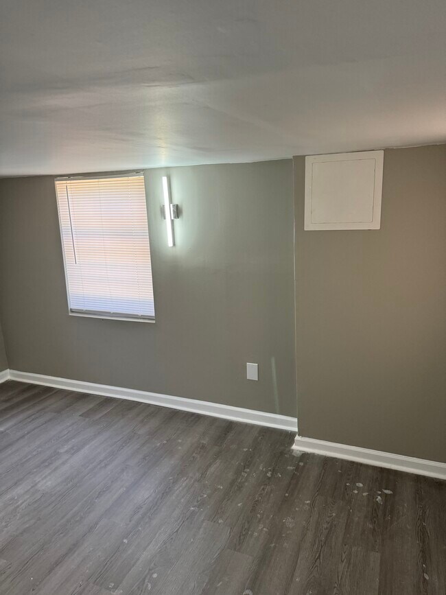 Building Photo - 1130-12 10th Ave