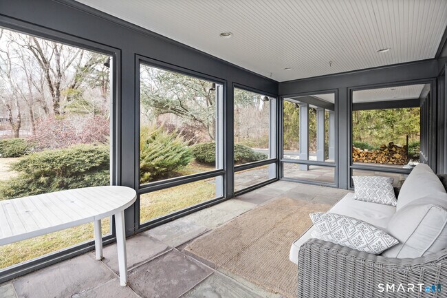 Building Photo - 6 Old Orchard Dr