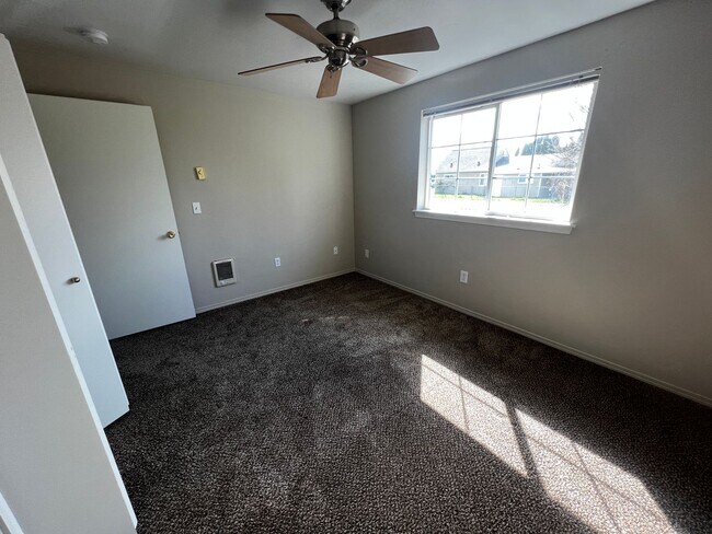 Building Photo - 210-220 N 2nd St