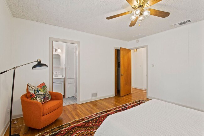 Building Photo - CONTEMPORARY HOME IN ALAMO HEIGHTS