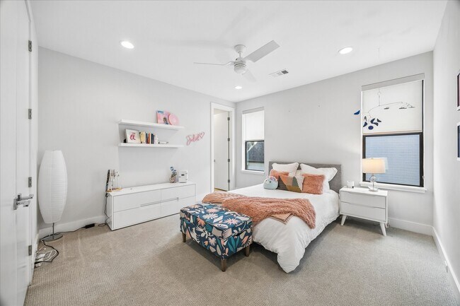 Building Photo - 4532 Sunburst St
