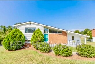 Building Photo - 103 Middleboro Pl