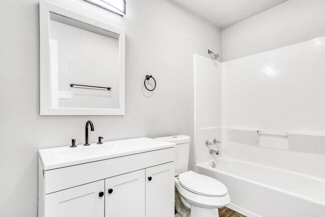 Building Photo - 1308 Hardwood Ln