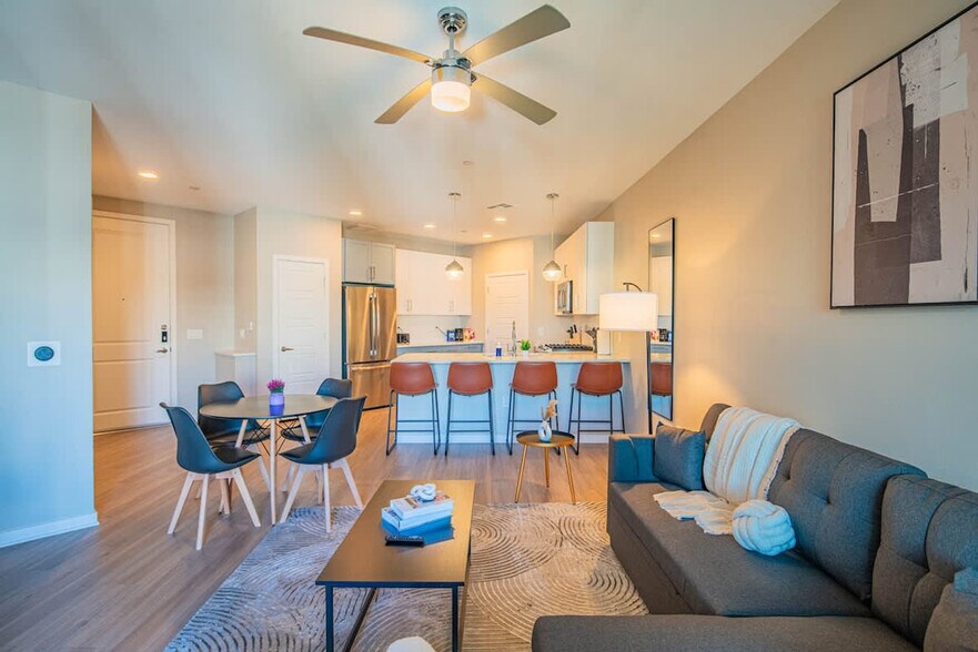 Building Photo - 777 E Stella Ln