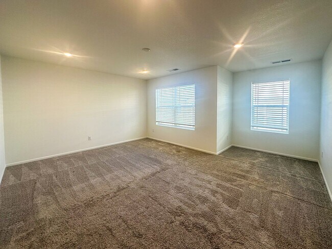 Building Photo - East Facing 3bd 2.5ba paired home in Sende...