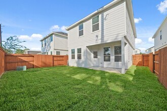 Building Photo - 831 Red Oakland Dr