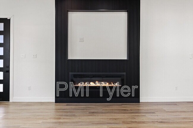 Building Photo - 1279 Bonham St
