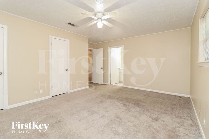 Building Photo - 620 Queens Way