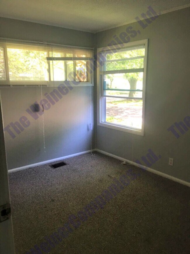 Building Photo - Sublease Available for Move in July 22!