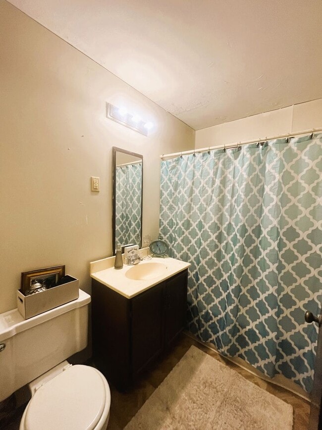 Building Photo - 5216 Foster Dr