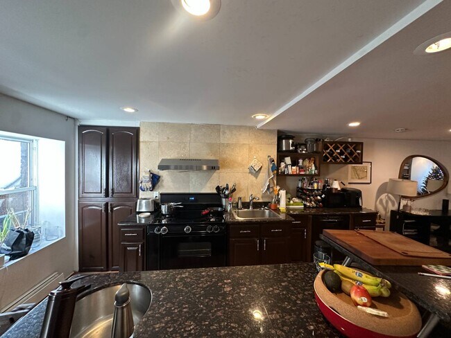 Building Photo - 505 Hicks St