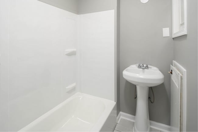 Interior Photo - 4925 Saul St