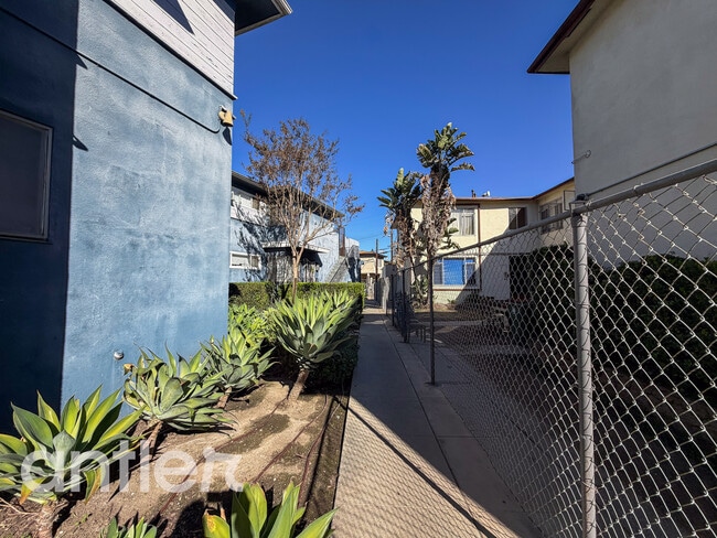 Building Photo - 4033 Palmwood Dr