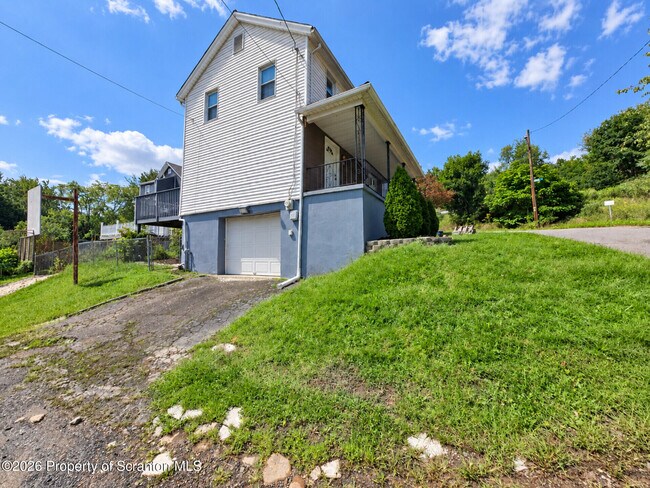 Building Photo - 1037 Seneca St