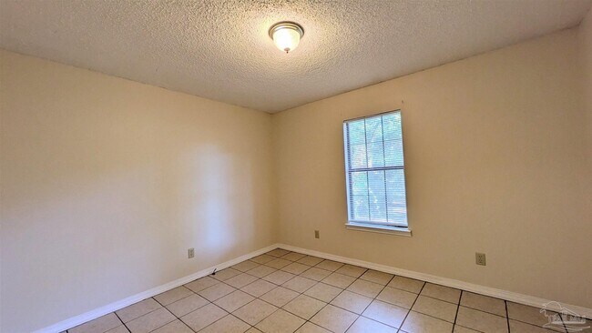 Building Photo - 1485 Pine Ln Dr
