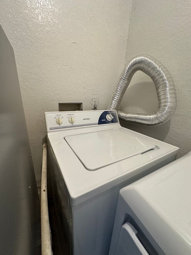 Building Photo - 1311 Eastgate Dr