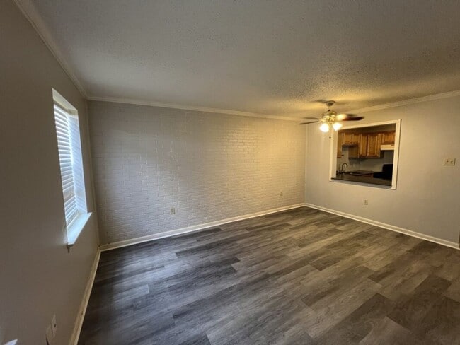 Building Photo - Stylish 2-Bed, 2-Bath Condo in Vibrant Mid...