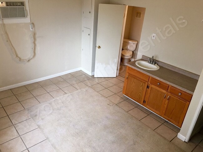 Building Photo - COZY TWO BEDROOM HOME