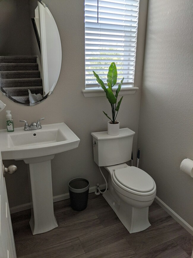 Building Photo - 23613 E 5th Dr