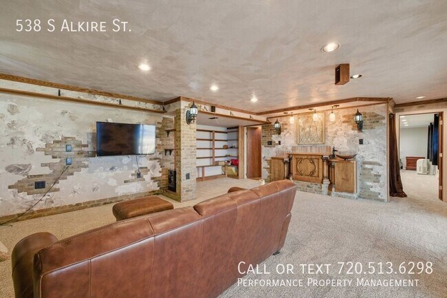 Building Photo - 538 S Alkire St