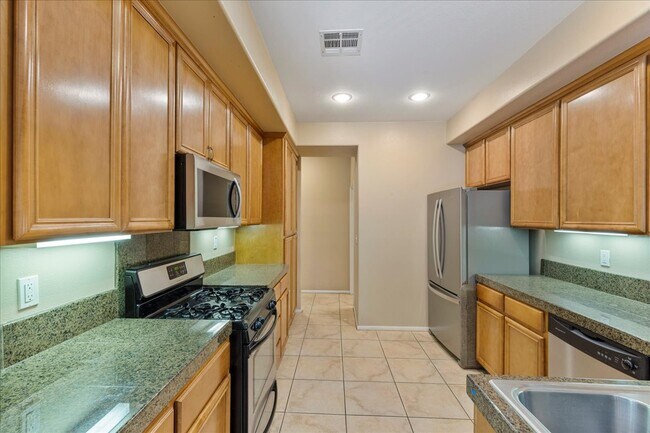 Building Photo - 14932 Isamar Ln