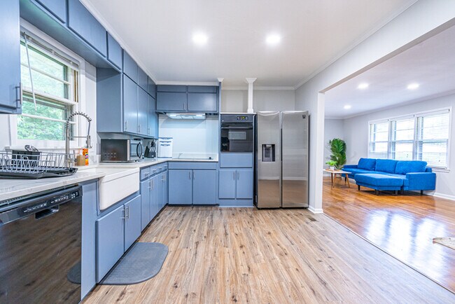 Building Photo - COMING SOON !!! 3/13/2026