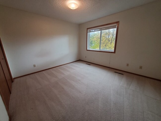 Building Photo - Prairie Townhomes