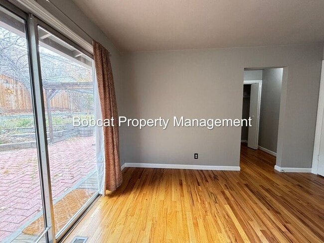 Building Photo - 708 Highland St