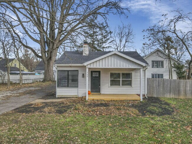 Building Photo - Elegant College Avenue Residence in a Prime Columbus Location